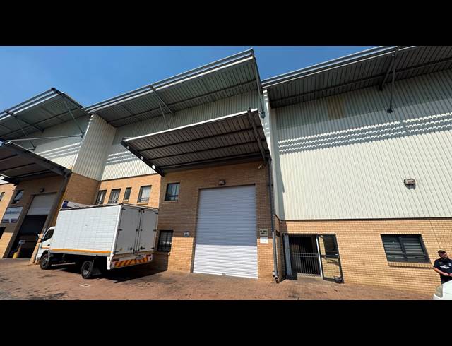 500M² WAREHOUSE TO LET IN LINBRO PARK